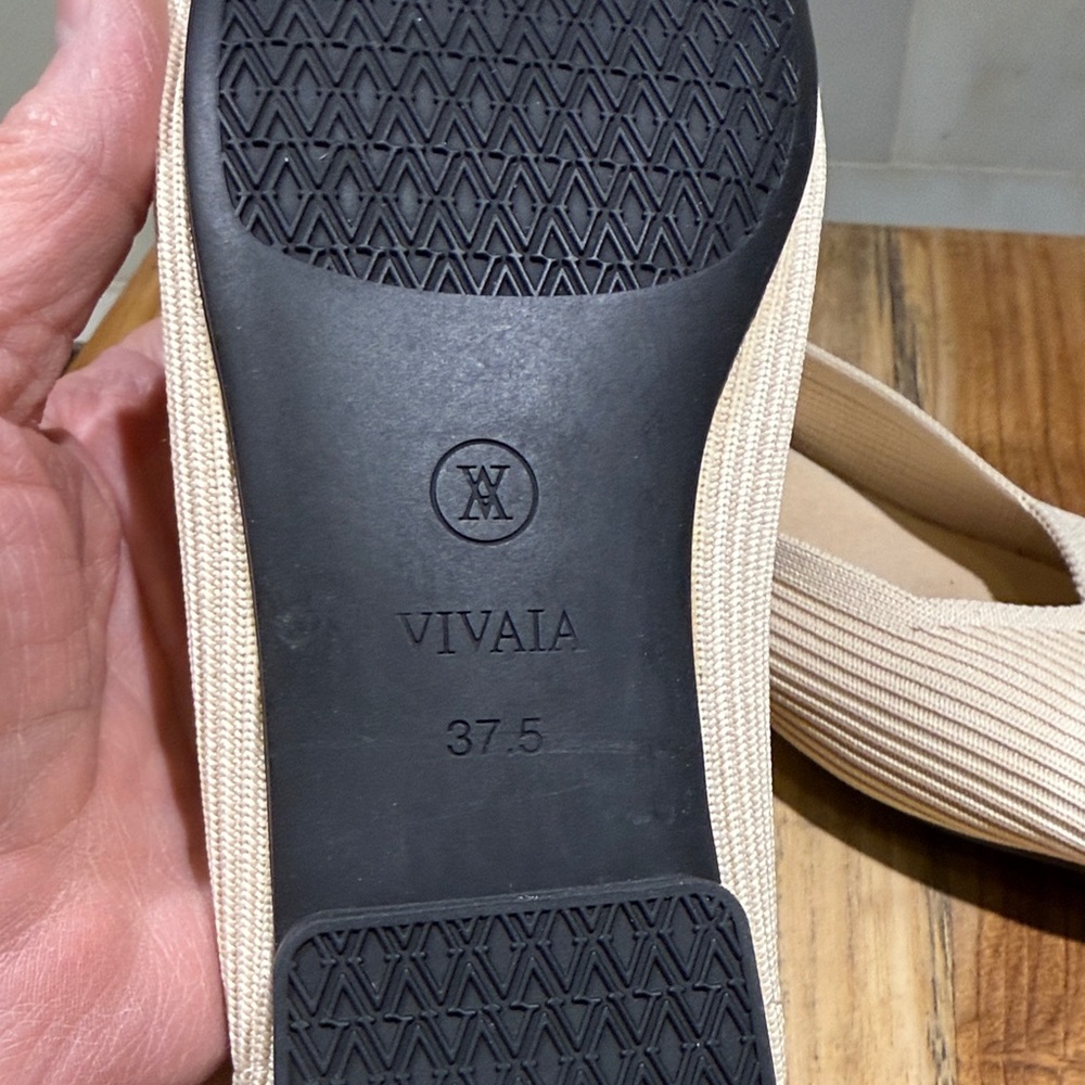 VIVAIA Mia 2.0 Square-Toe, V-Cut Flats Elegant Women's Flats in a Neutral Beige. - Picture 2 of 10